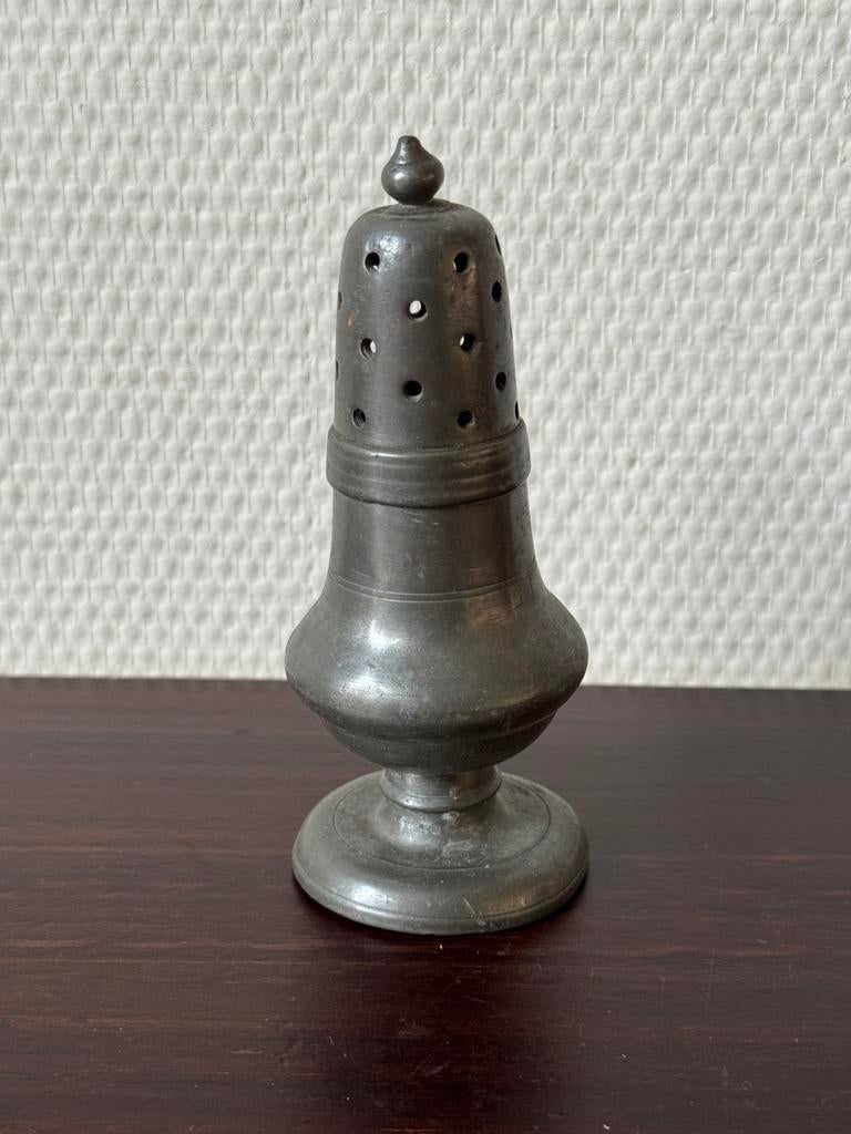 Antieke Nederlandse Tinnen Strooier 19e Eeuw, Tin, Engel, Antiek en Kunst, Antiek | Tin, Ophalen of Verzenden