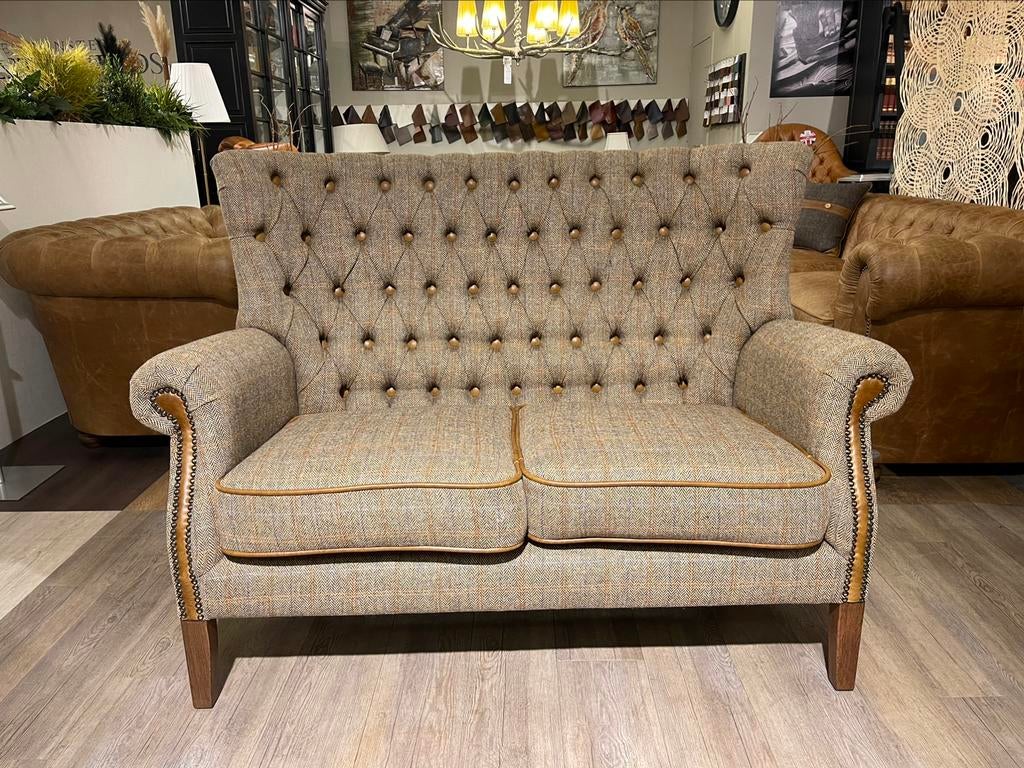 ALBANY CHESTERFIELD BANK HARRIS TWEED STOF COGNAC LEER, Huis en Inrichting, Banken | Bankstellen, Nieuw, 75 tot 100 cm, Ophalen of Verzenden