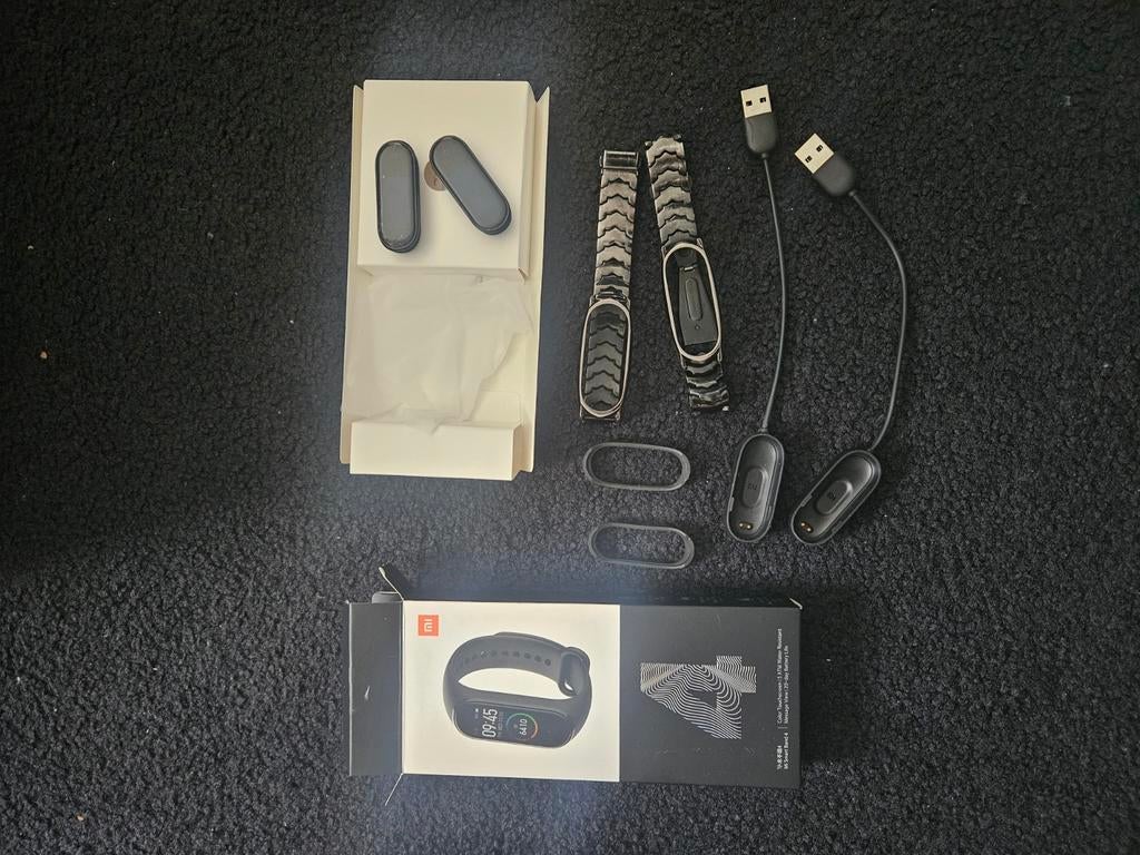 Xiaomi Mi Band 4 Set - 2 stuks gebruikssporen, Gebruikt, Xiaomi, Zwart, Ophalen of Verzenden
