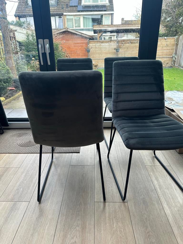 Set of 4 Grey Dining Chairs with Metal Legs, Huis en Inrichting, Stoelen, Ophalen, Zo goed als nieuw, Vier, Metaal