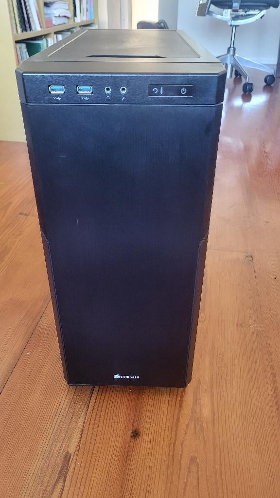 Corsair Carbide 330R Blackout Edition – Stil ontwerp, Computers en Software, Computerbehuizingen, Ophalen, Zo goed als nieuw