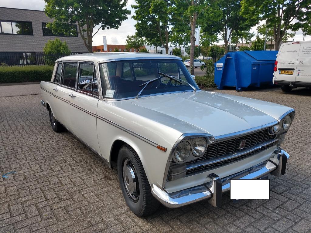 Te koop: Fiat 2300 President (verlengde versie)