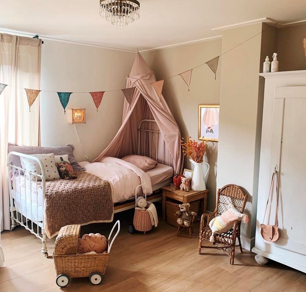 Antiek gietijzeren bed met spijlen, Ophalen