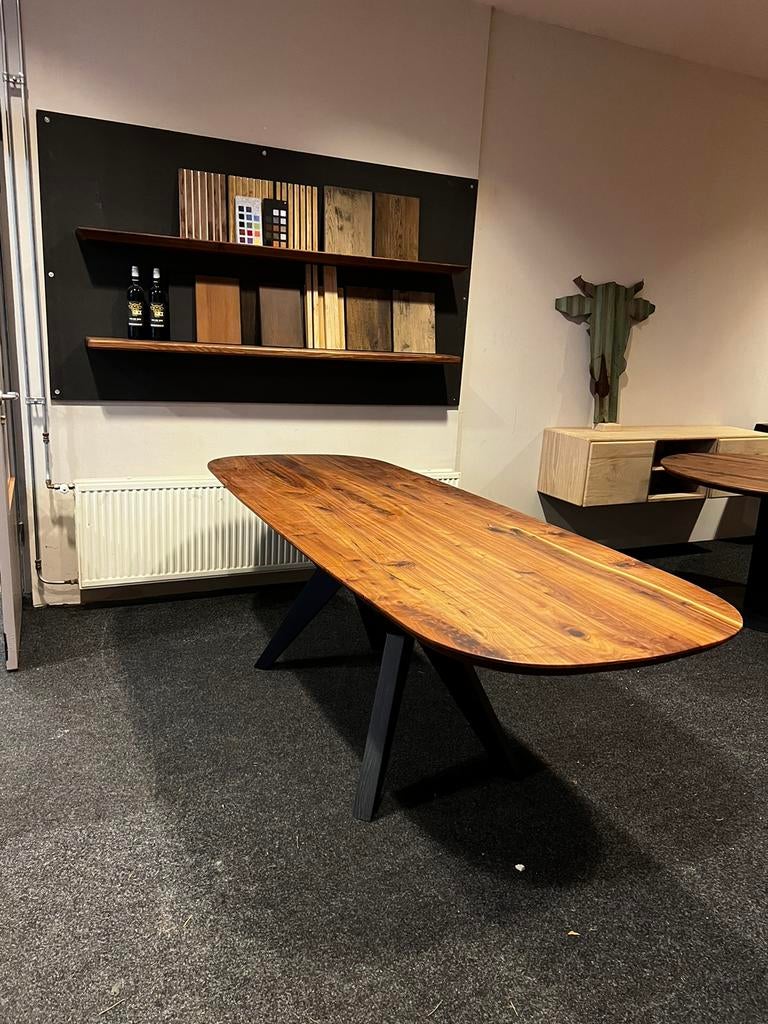 Deens ovale eetkamertafel noten, Ophalen, Nieuw