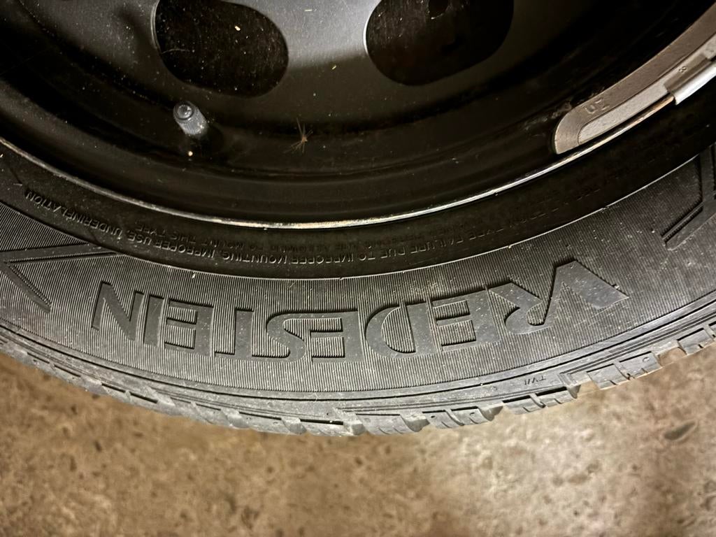 Winterbanden Vredestein 205/55 R16 met stalen velg, Auto-onderdelen, Banden en Velgen, Banden en Velgen, Winterbanden, 16 inch