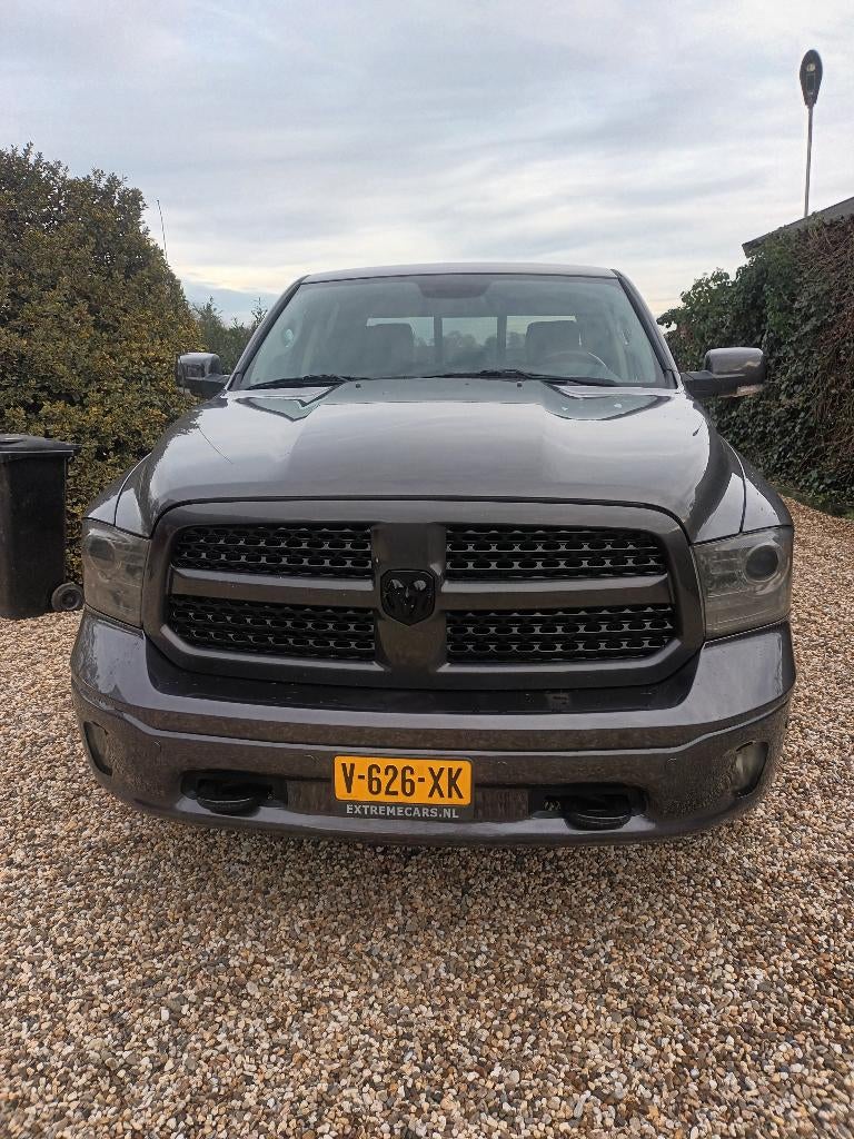 Dodge RAM Laramie 5.7  Hemi 2019  Dark Edition luchtvering, Auto's, Automaat, 3500 kg, Vierwielaandrijving, Particulier
