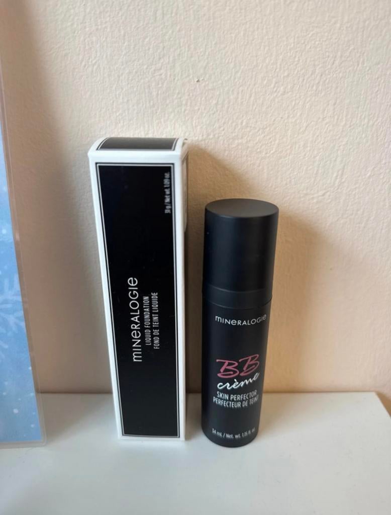 Nieuwe bb Cream van Mineralogie  soft beige, Gehele gezicht, Beige, Nieuw, Ophalen of Verzenden