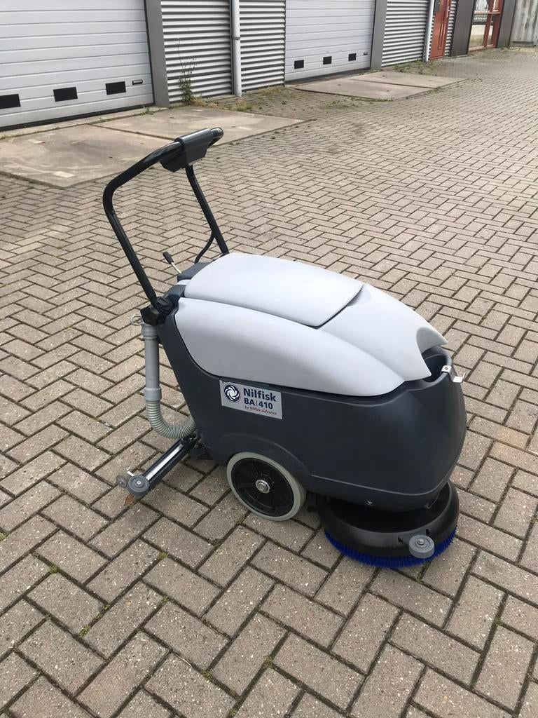 schrobmachine nilfisk BA 410, Doe-het-zelf en Verbouw, Reinigingsmachines, Ophalen of Verzenden, Zo goed als nieuw