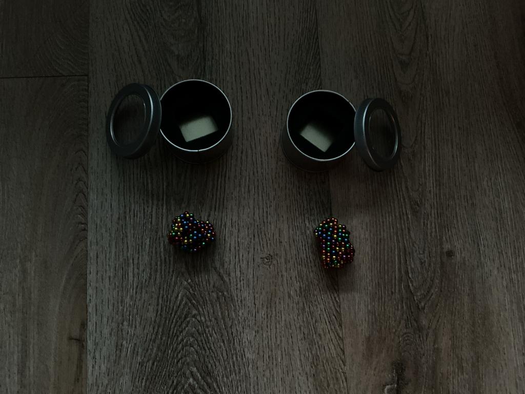 Kleine magnetische balletjes mogen weg voor een kleine prijs, Ophalen, Zo goed als nieuw, Complete set