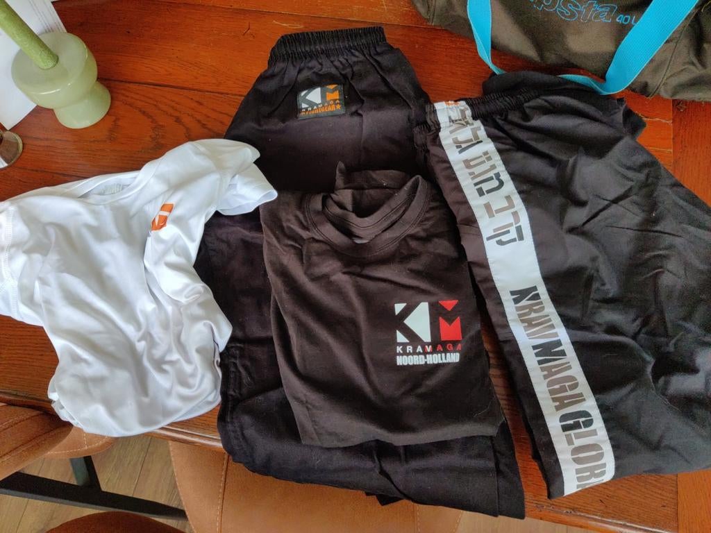 Krav Maga Dames Set maat M, Sport en Fitness, Vechtsporten en Zelfverdediging, Gebruikt, Overige, Vechtsportkleding, Maat M