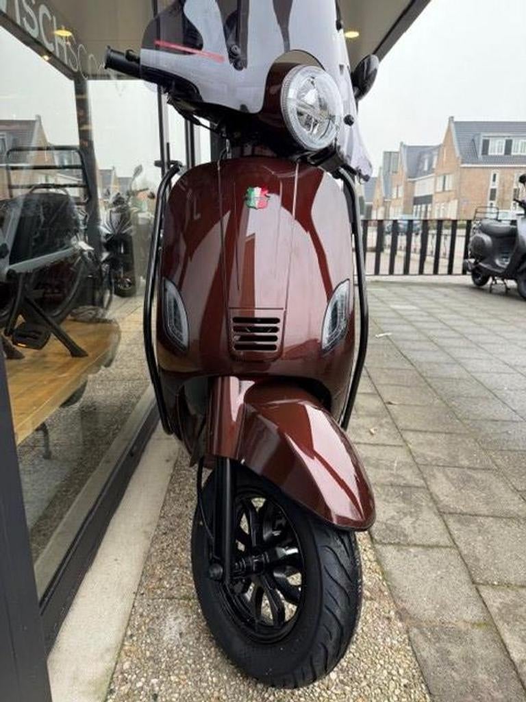 GTS Toscana Dynamic | Euro5+ | Sedona Red | 25/45km, Maximaal 45 km/u, Elektrisch, Onbekend, Nieuw