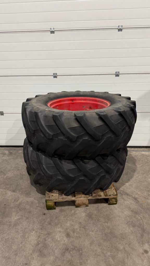 Banden met velg fendt tm700 480/70R28, Ophalen