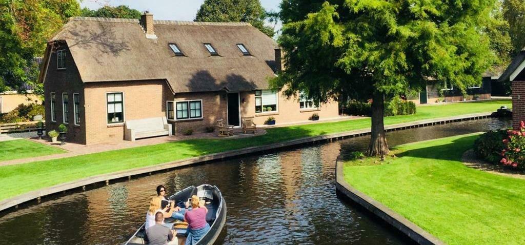 Vakantie huis aan de gracht in giethoorn te huur, Vakantie, Vakantiehuizen | Nederland, 2 slaapkamers, Overijssel, Landelijk, Internet