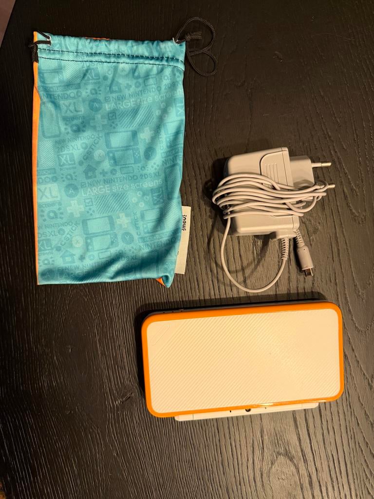 Nintendo 2DS XL Wit/Oranje + Tas, Spelcomputers en Games, Spelcomputers | Nintendo 2DS en 3DS, Gebruikt, 2DS XL, Wit, Met beschermhoes of tas