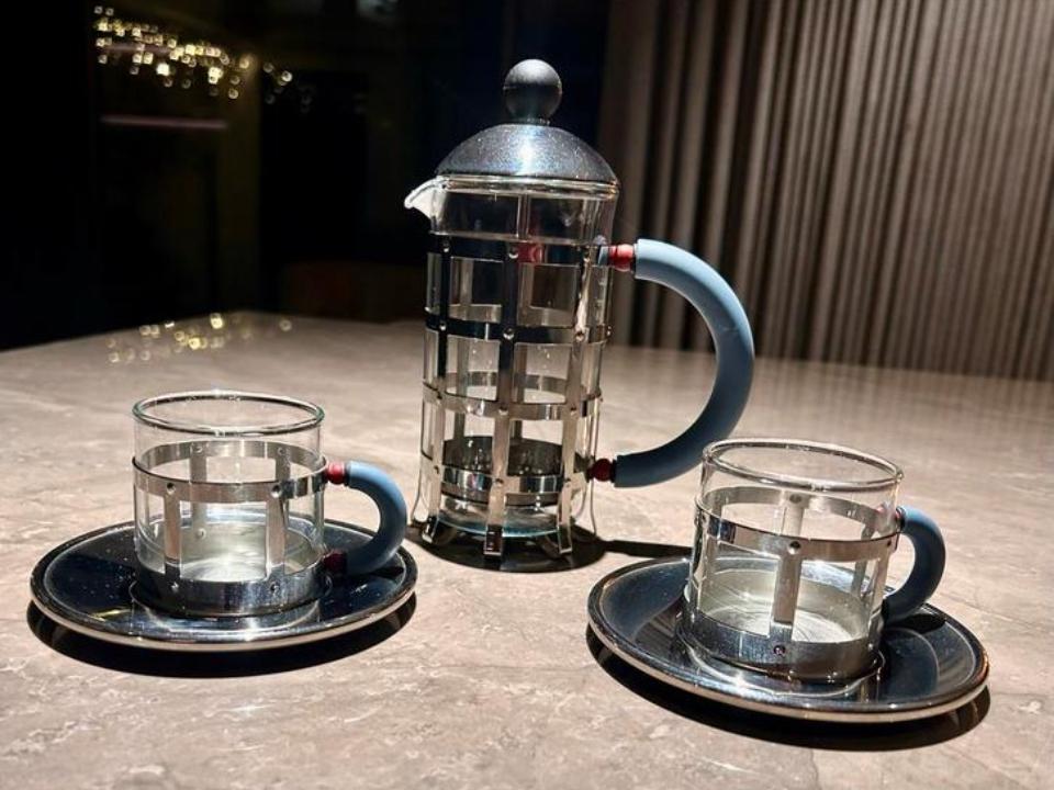 Alessi Koffiemaker met Espresso Kopjes en Suikerpot, Huis en Inrichting, Ophalen of Verzenden, Gebruikt