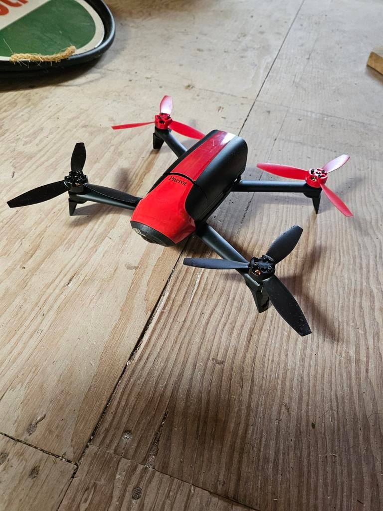 Parrot Bebop & DJI Drone, 174 quai de Jemmapes, 75010 Paris, France, Gebruikt, Cameradrone, 100 tot 1000 meter