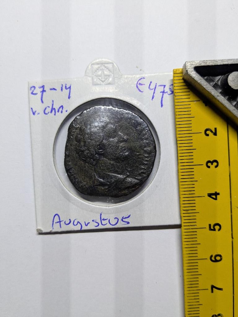 Antieke Romeinse munt van keizer Augustus (27 BC - 14 AD), Ophalen, Italië, Losse munt