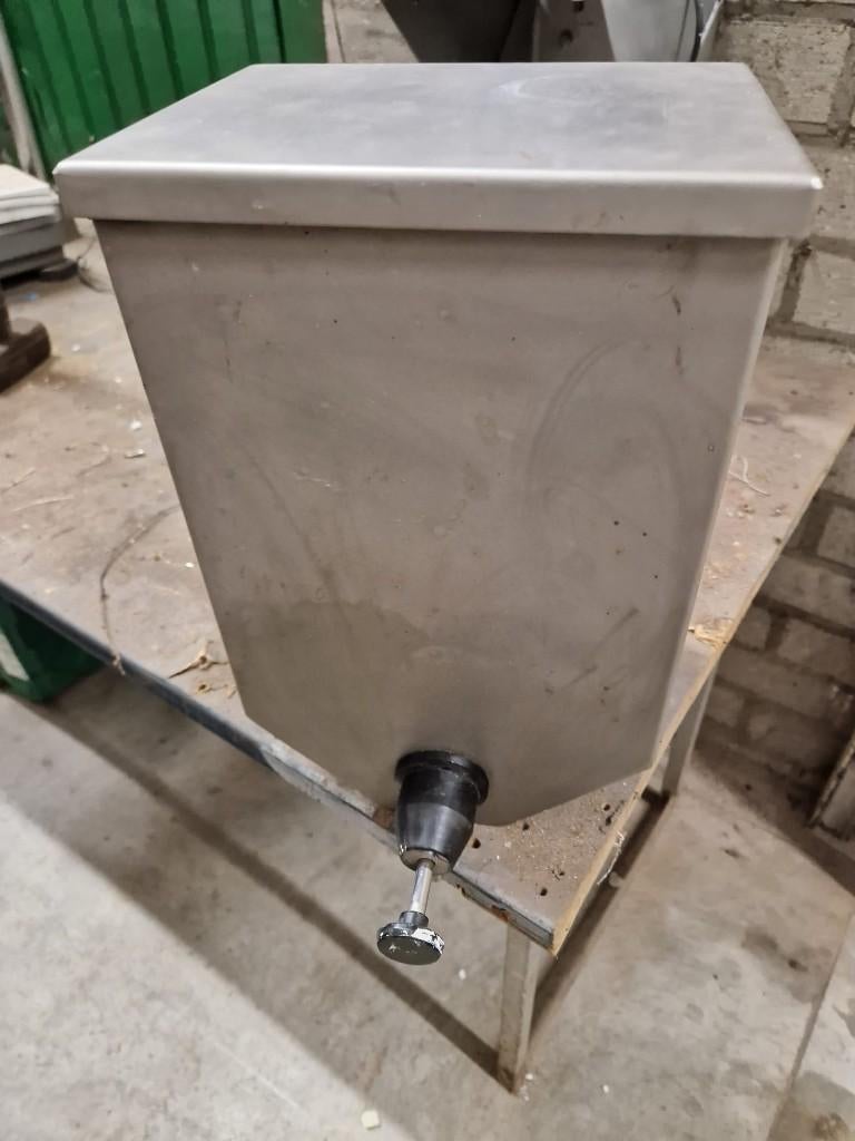 zeepdispenser rvs, Doe-het-zelf en Verbouw, Sanitair, Ophalen of Verzenden, Zo goed als nieuw, Rvs, Overige typen