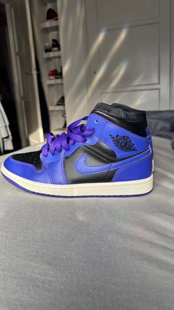 Jordan 1 Mid paars/Zwart, Overige kleuren, Ophalen of Verzenden, Sneakers of Gympen, Zo goed als nieuw