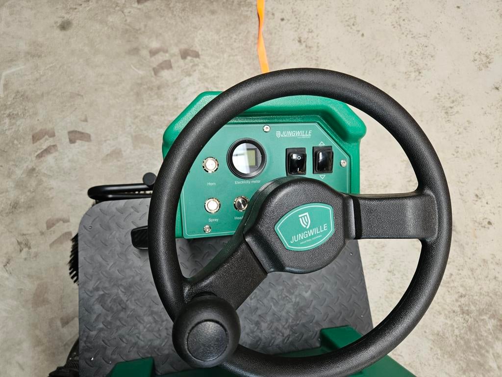 Foto 4 van Jungwille Zitveger zitveegmachine Veegmachine