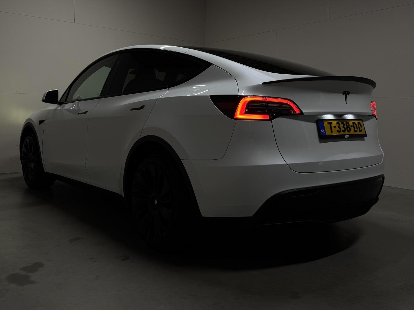 Foto 14 van Tesla Model Y RWD 58 kWh 92% SOH Black Edition Trekhaak FSD