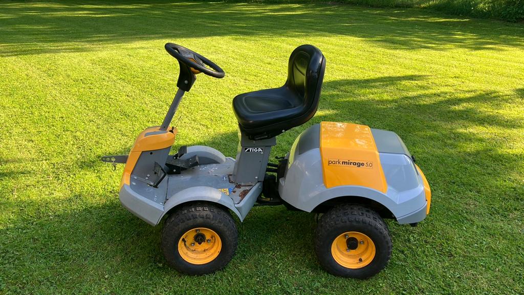 GEZOCHT elektrisch aangedreven maaidek voor Stiga e-park, Tuin en Terras, Zitmaaiers, Ophalen, Gebruikt