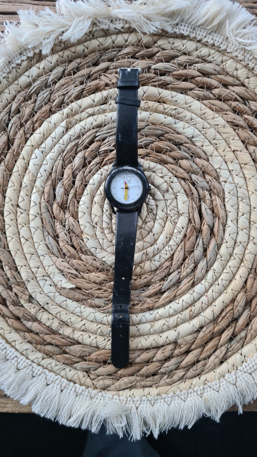 Hema Vintage Polshorloge met Zwarte Band - Gebruikt, Overige merken, Kunststof, Polshorloge, Ophalen of Verzenden