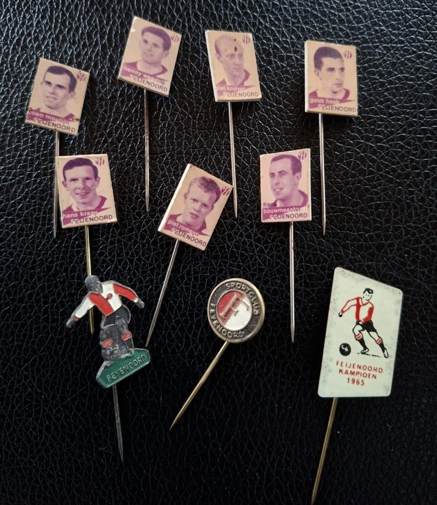 10 metalen speldjes van Feyenoord, Verzamelen, Speldjes, Pins en Buttons, Ophalen of Verzenden, Gebruikt, Sport, Speldje of Pin