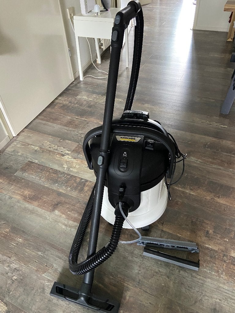 KARCHER SE 4 - Shampoonzuiger voor tapijt en stoffering, Kärcher, Geschikt voor harde vloeren, Zo goed als nieuw, Minder dan 1200 watt