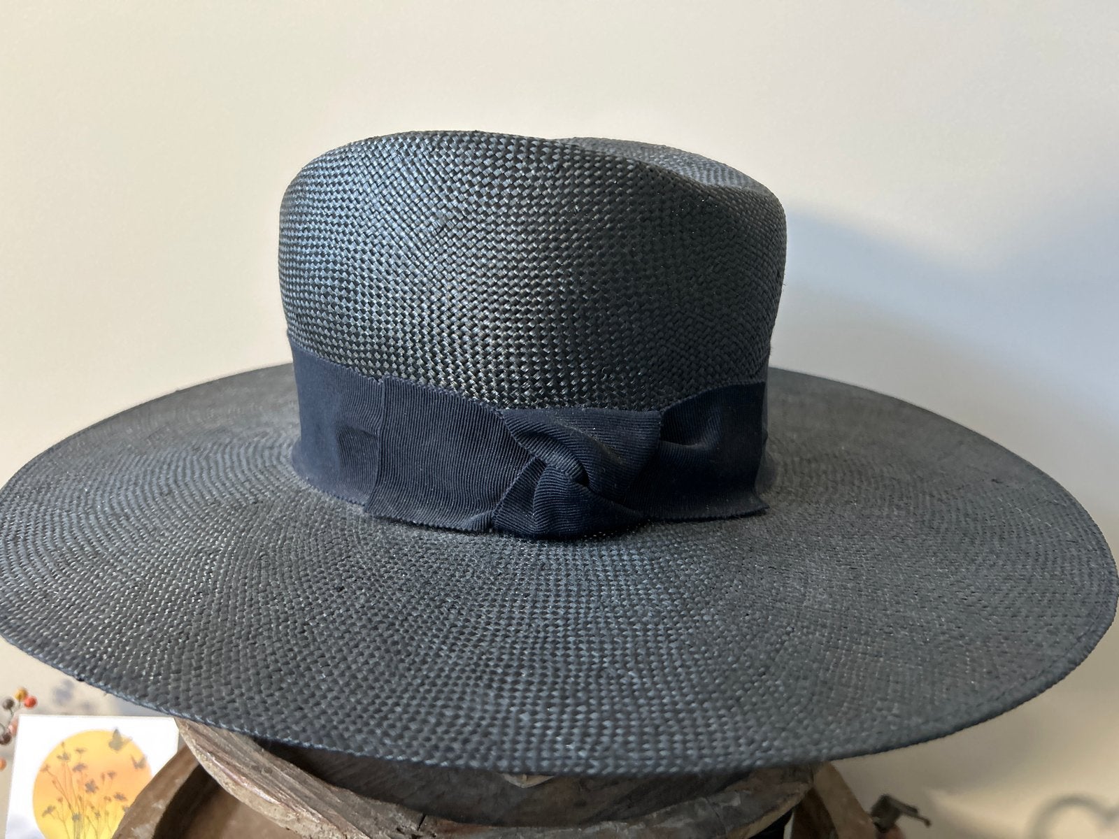 Stijlvolle donkerblauwe zomerhoed met brede rand, Ophalen of Verzenden, Zo goed als nieuw, 56 of 57 cm (M, 7 of 7⅛ inch), Hoed