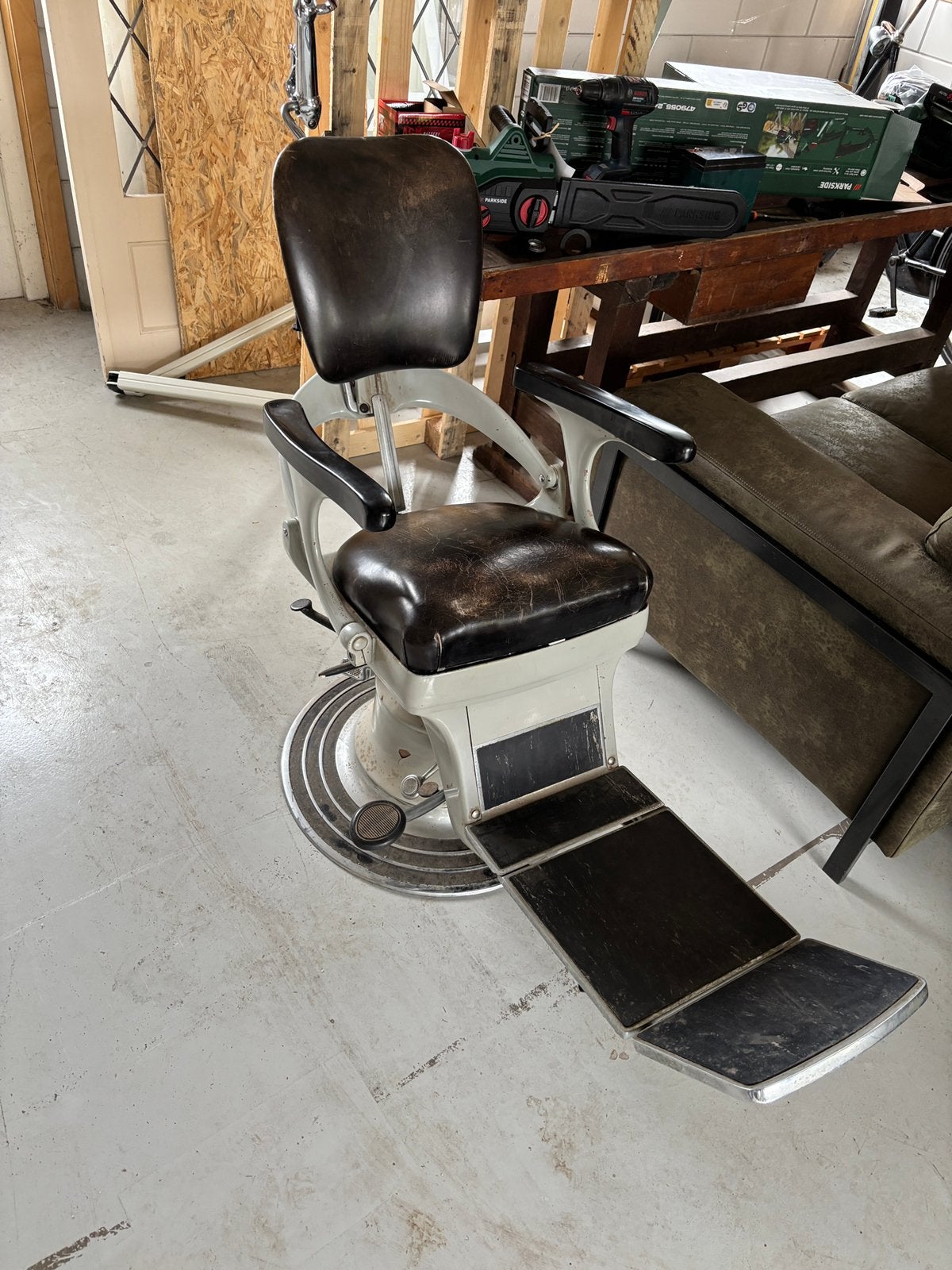 Barbier stoel, Ophalen