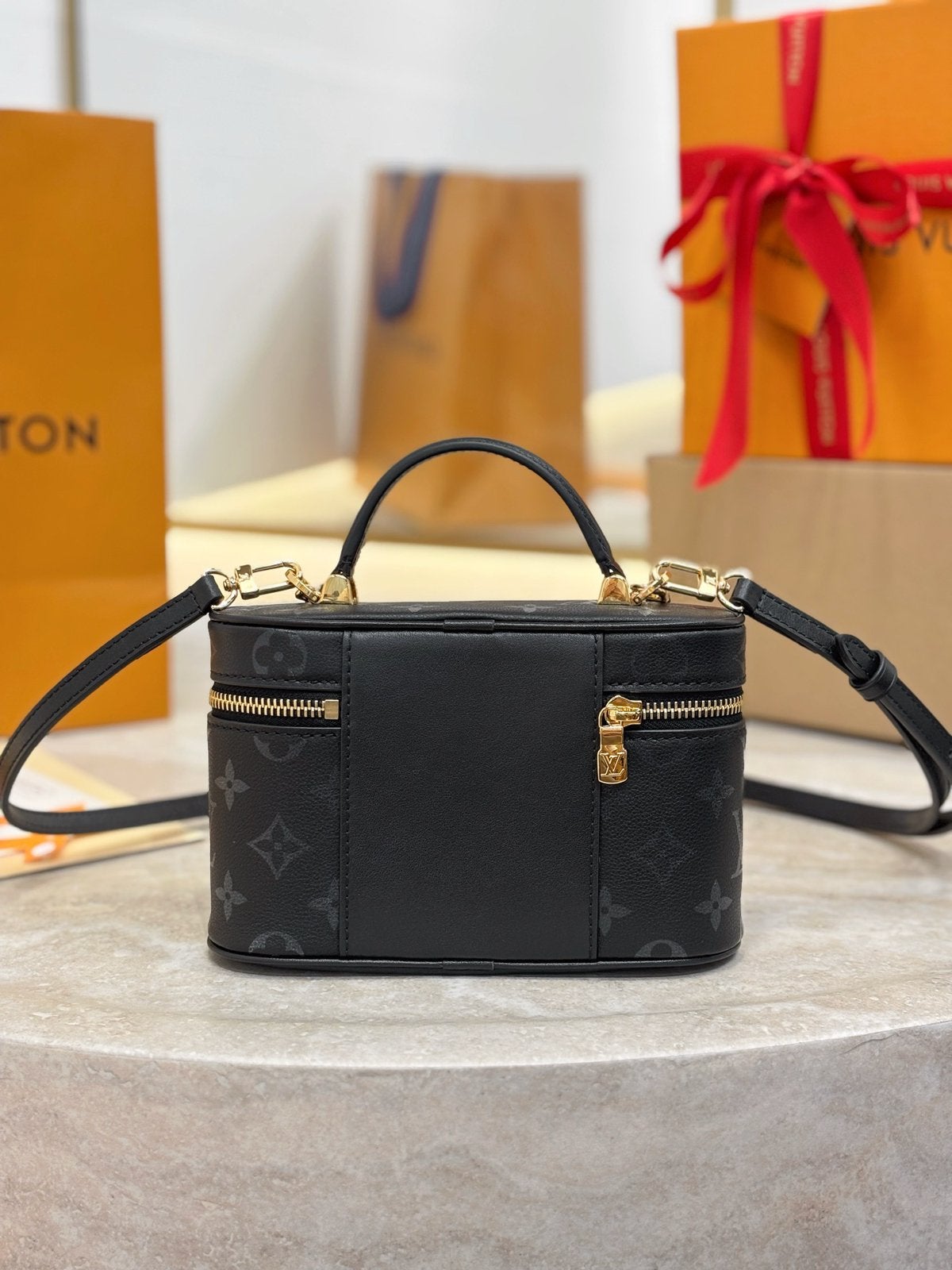 Louis vuitton vanity chain pouch, Ophalen of Verzenden, Zo goed als nieuw, Bruin, Schoudertasje