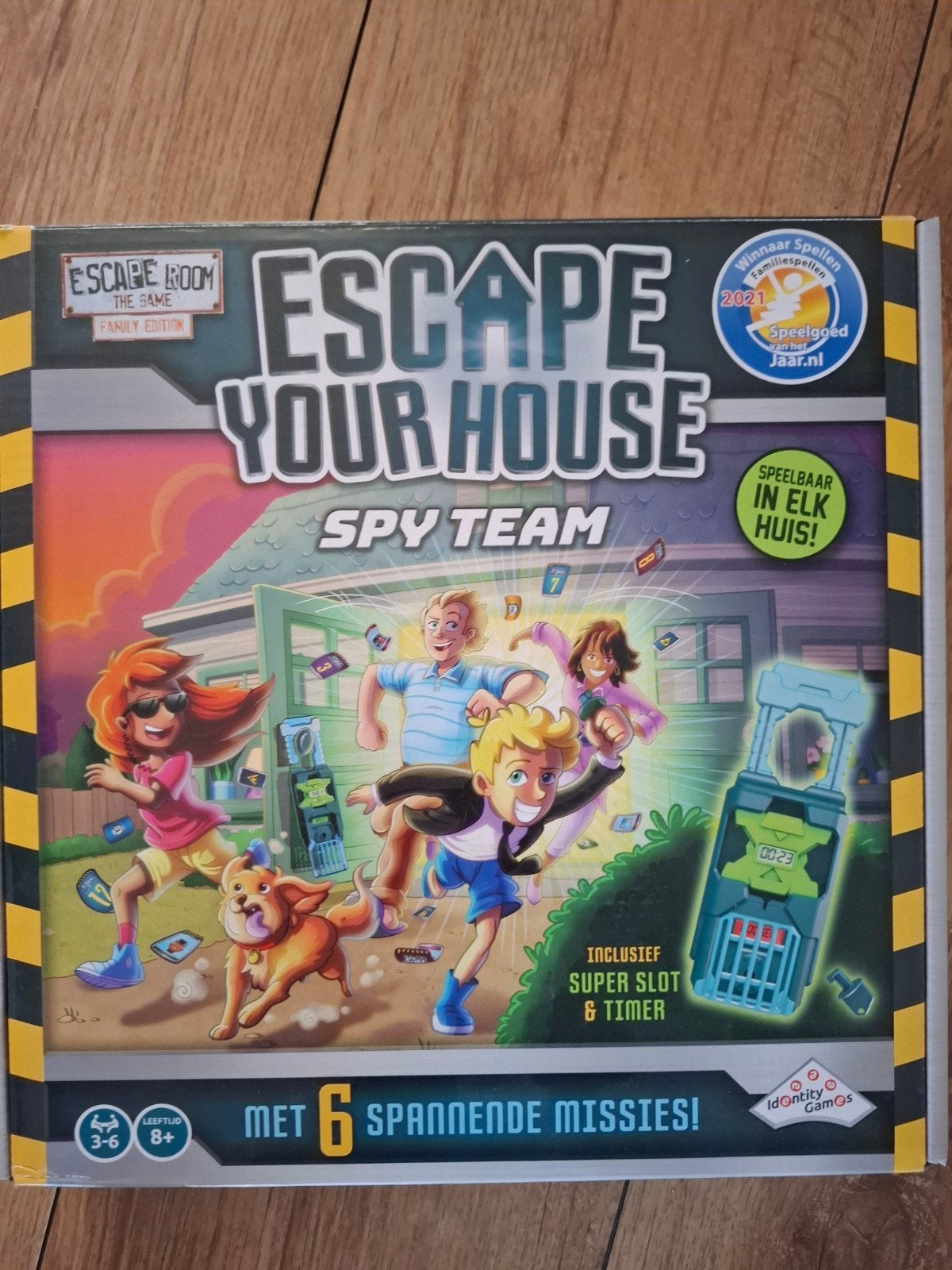 Escape Your House: Spy Team - Familie Editie, Vijf spelers of meer, Ophalen of Verzenden, Zo goed als nieuw, Identity Games