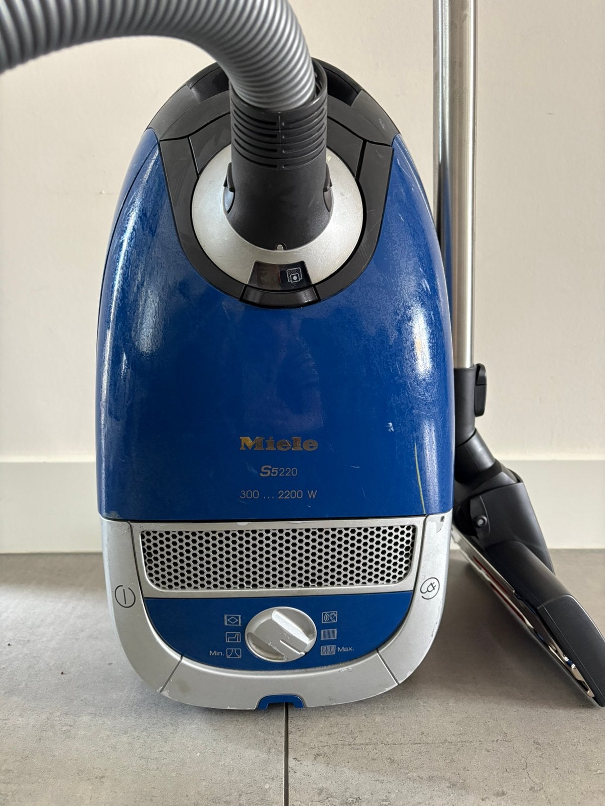 Miele stofzuiger met nieuwe voet, Ophalen of Verzenden, Zo goed als nieuw, 2000 watt of meer