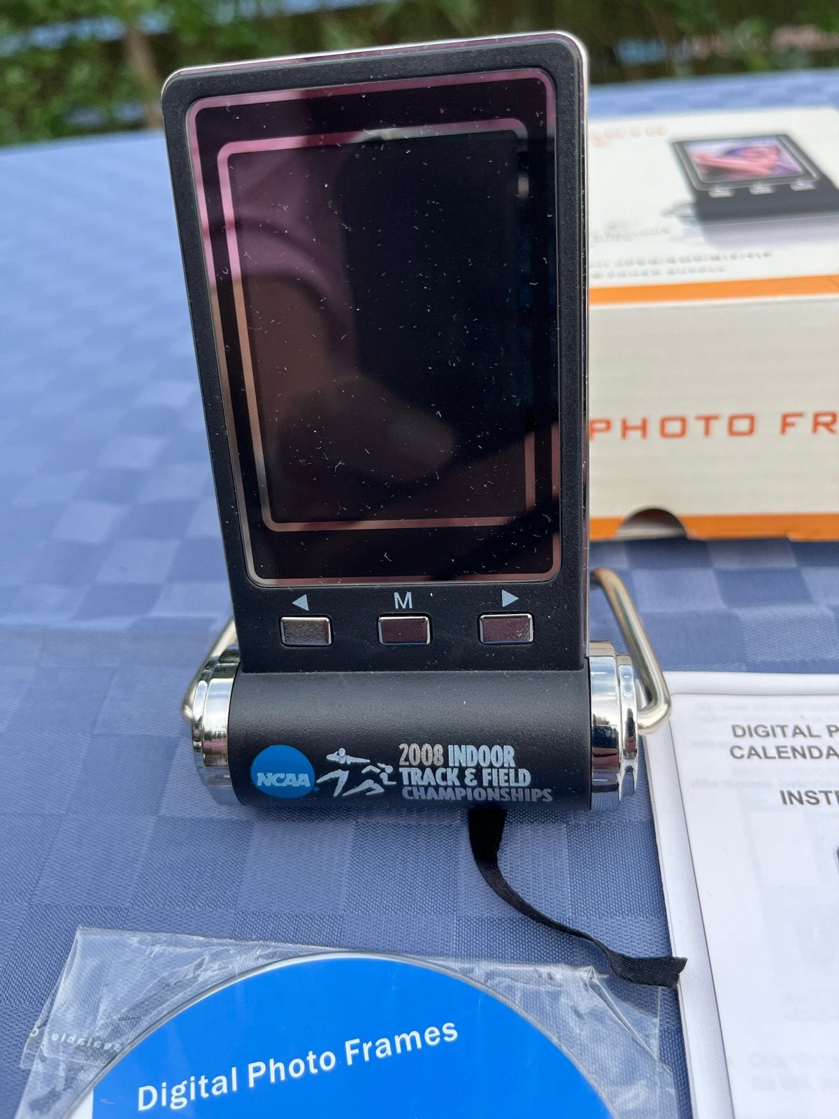 Vintage Digitaal Fotolijstje - NCAA 2008 Editie, Audio, Tv en Foto, Overige merken, Ophalen of Verzenden, Zo goed als nieuw, Kleiner dan 8 inch