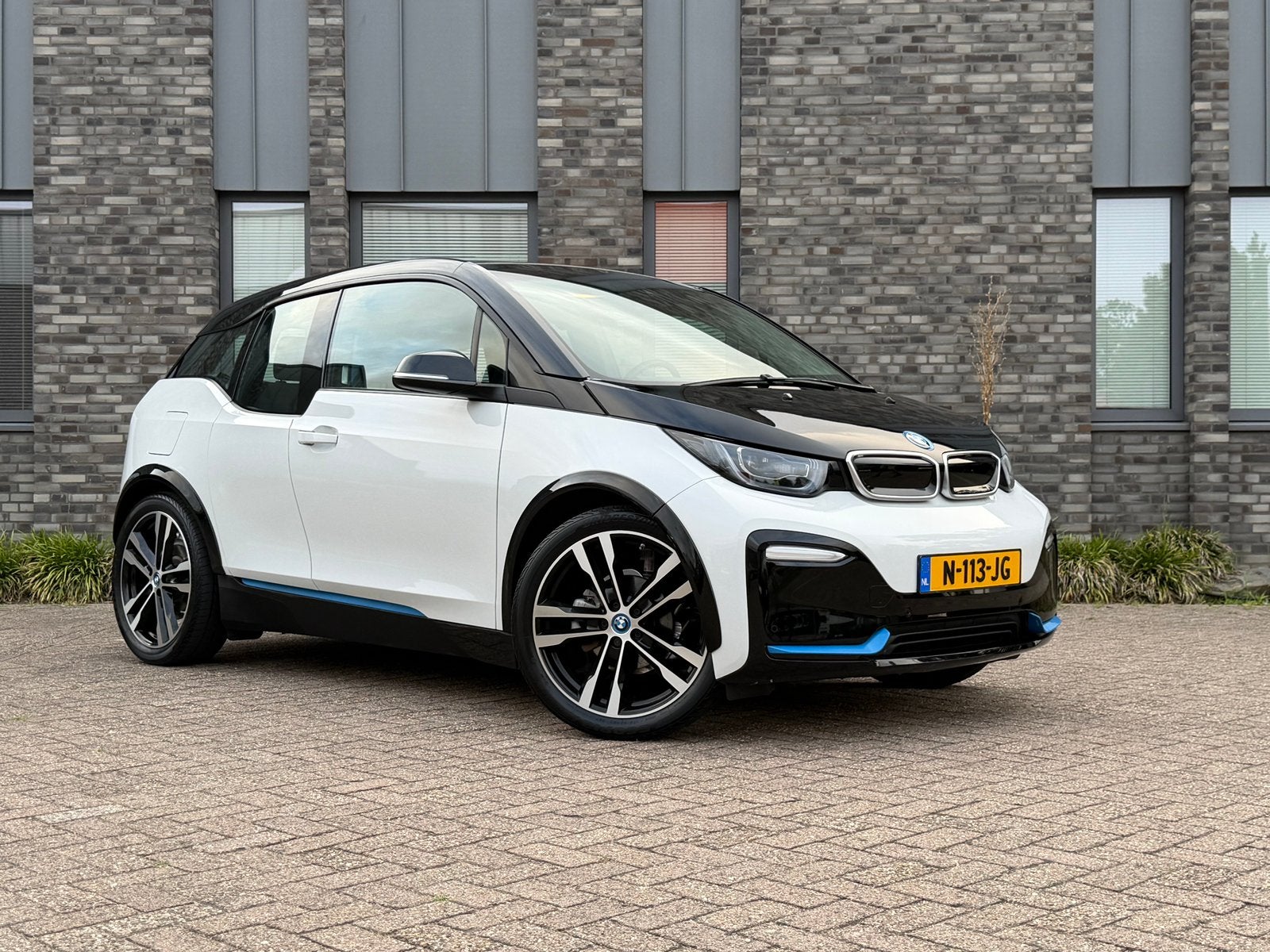 Bmw i3S soh 100% drive ass plus/nav prof/apple/adapt led 19”, Auto's, BMW, Automaat, Euro 6, Wit, Elektrisch