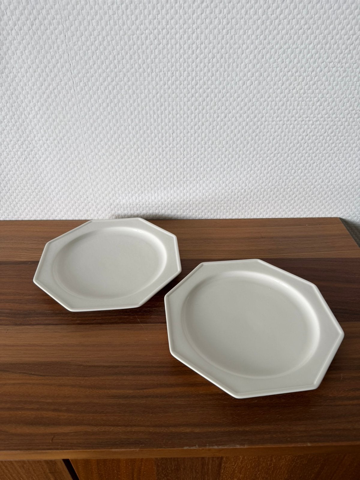 2 leuke h&m home bordjes, Huis en Inrichting, Keuken | Servies, Ophalen of Verzenden, Nieuw, Overige stijlen, Bord(en)