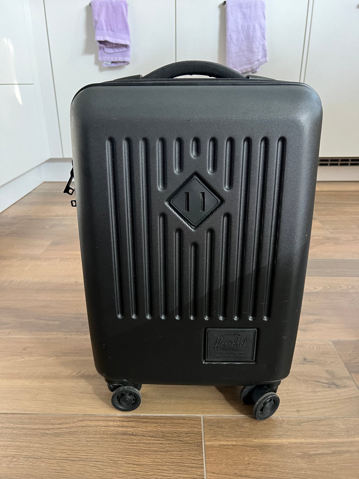 Herschel Supply Co. Handbagage koffer met powerbank, Sieraden, Tassen en Uiterlijk, Tassen | Reistassen en Weekendtassen, 40 tot 60 cm