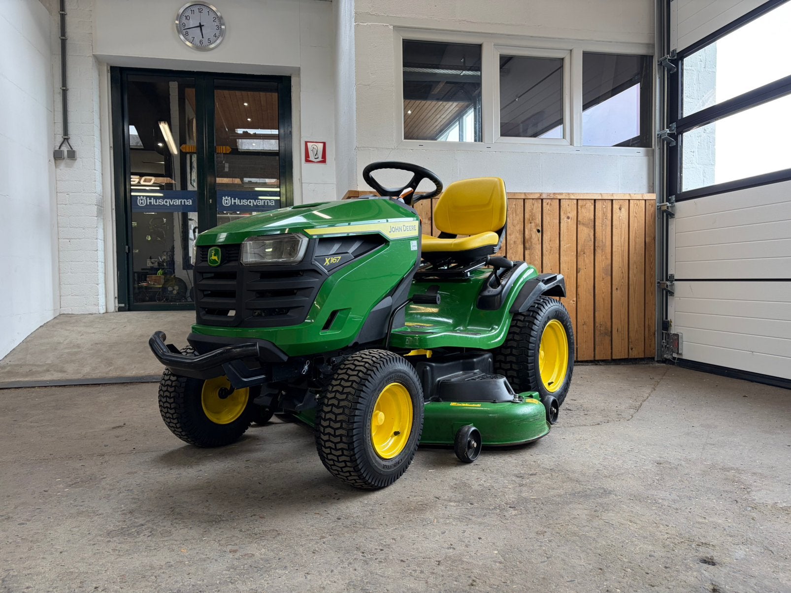 John Deere X167 zitmaaier (ingebruikname 06/25 / 62 uur), Zo goed als nieuw, 120 cm of meer, Mulchfunctie, Ophalen