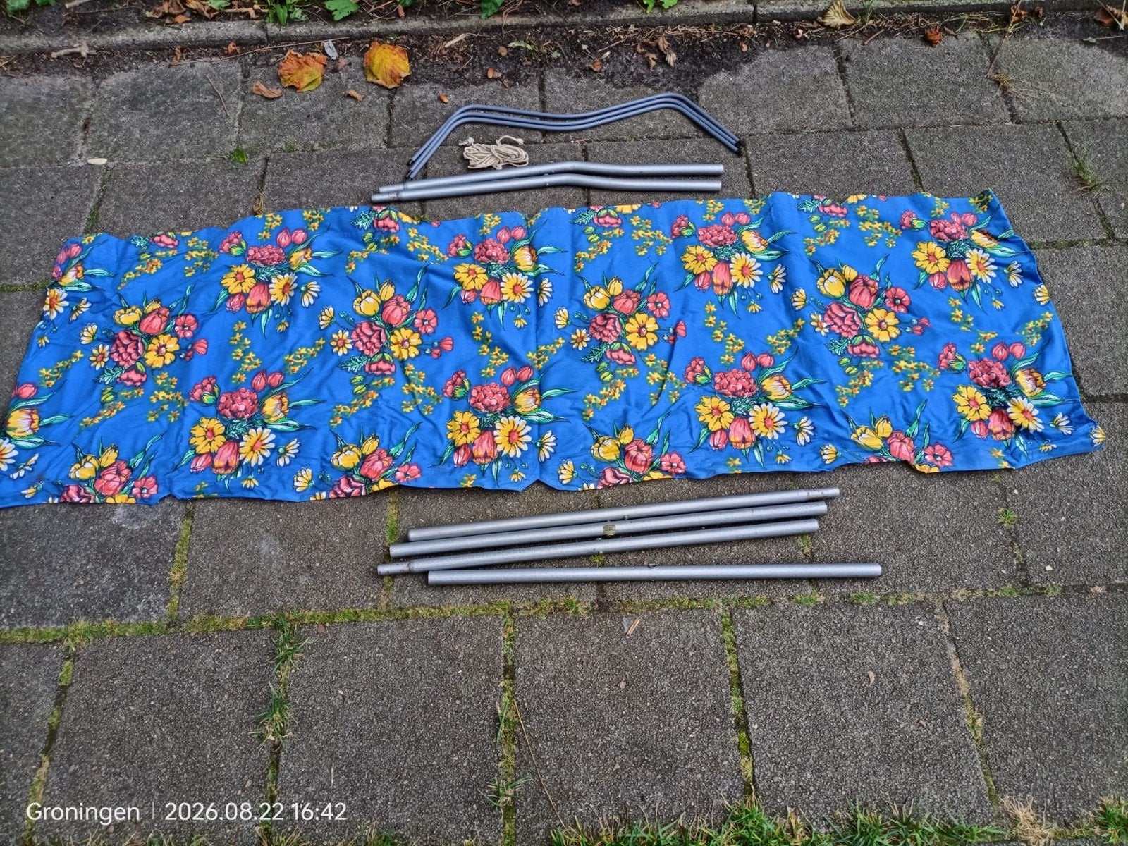 Vrolijk windscherm met bloemenmotief voor strand en tuin, Ophalen, Zo goed als nieuw