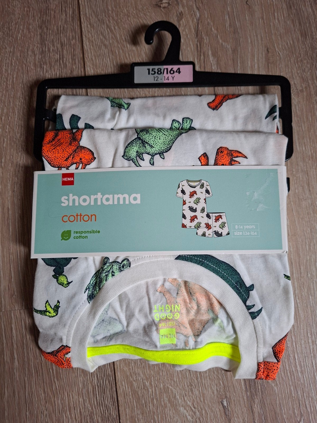 Nieuw in verpakking shortama van Hema met dino's mt 158/ 164, Ophalen, Nieuw, Jongen, Nacht- of Onderkleding