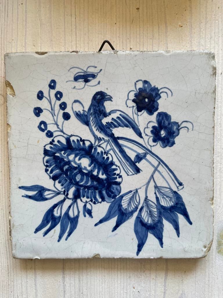 Oud Delfts blauw wandtegeltje met vogel en bloemen, Antiek en Kunst, Ophalen