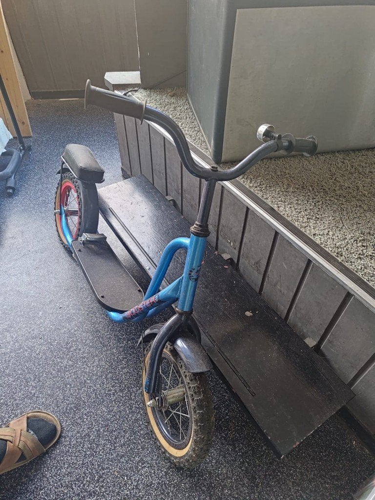 Stoere blauwe 'Loekie Booster'  step met zitje, Fietsen en Brommers, Ophalen, Gebruikt, Gewone step, Loekie