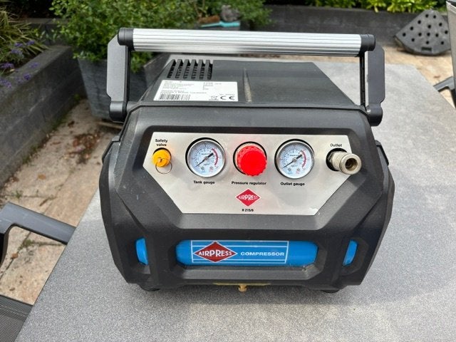 Compressor, Ophalen, 6 tot 10 bar, Zo goed als nieuw, Minder dan 200 liter/min