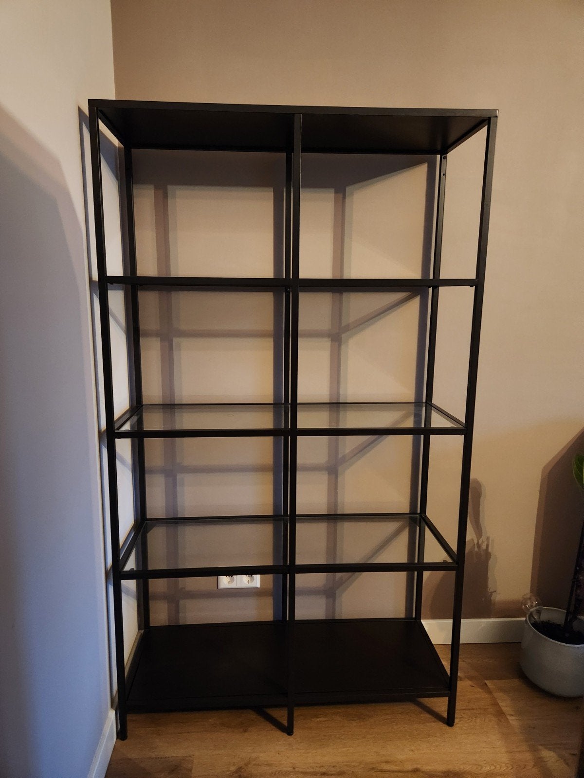 Stellingkast/ boekenkast ikea VITTSJÖ
Stellingkast,, Ophalen, Zo goed als nieuw