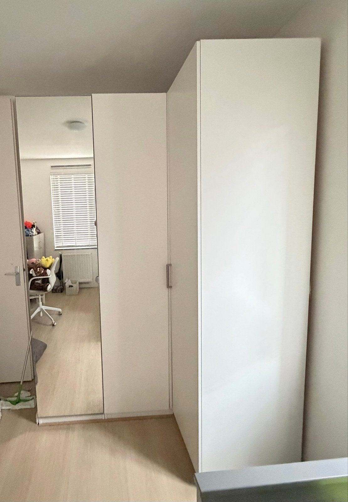 Witte kledingkast met spiegel en lades, Huis en Inrichting, Ophalen, 200 cm of meer, 150 tot 200 cm, Zo goed als nieuw