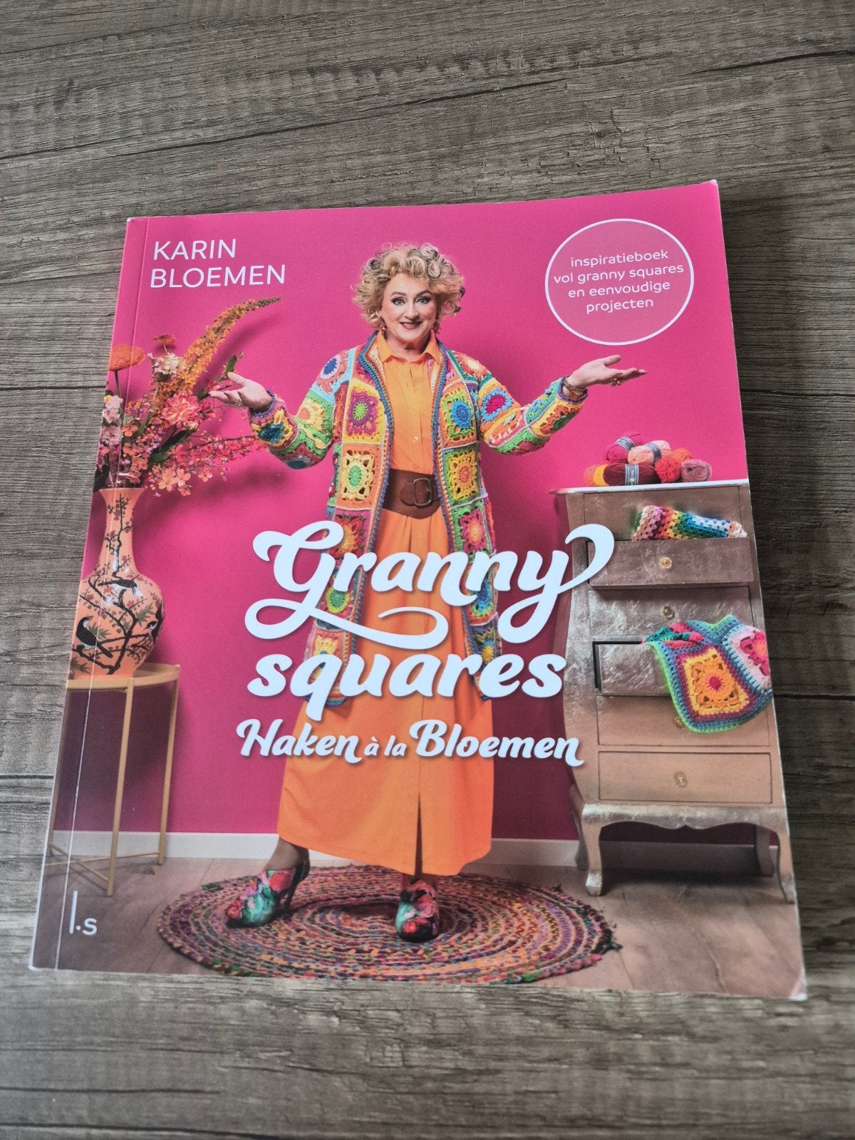 2 haakboeken: Granny Squares en Vrolijke Sokken Breien, Boeken, Hobby en Vrije tijd, Ophalen of Verzenden, Zo goed als nieuw, Breien en Haken