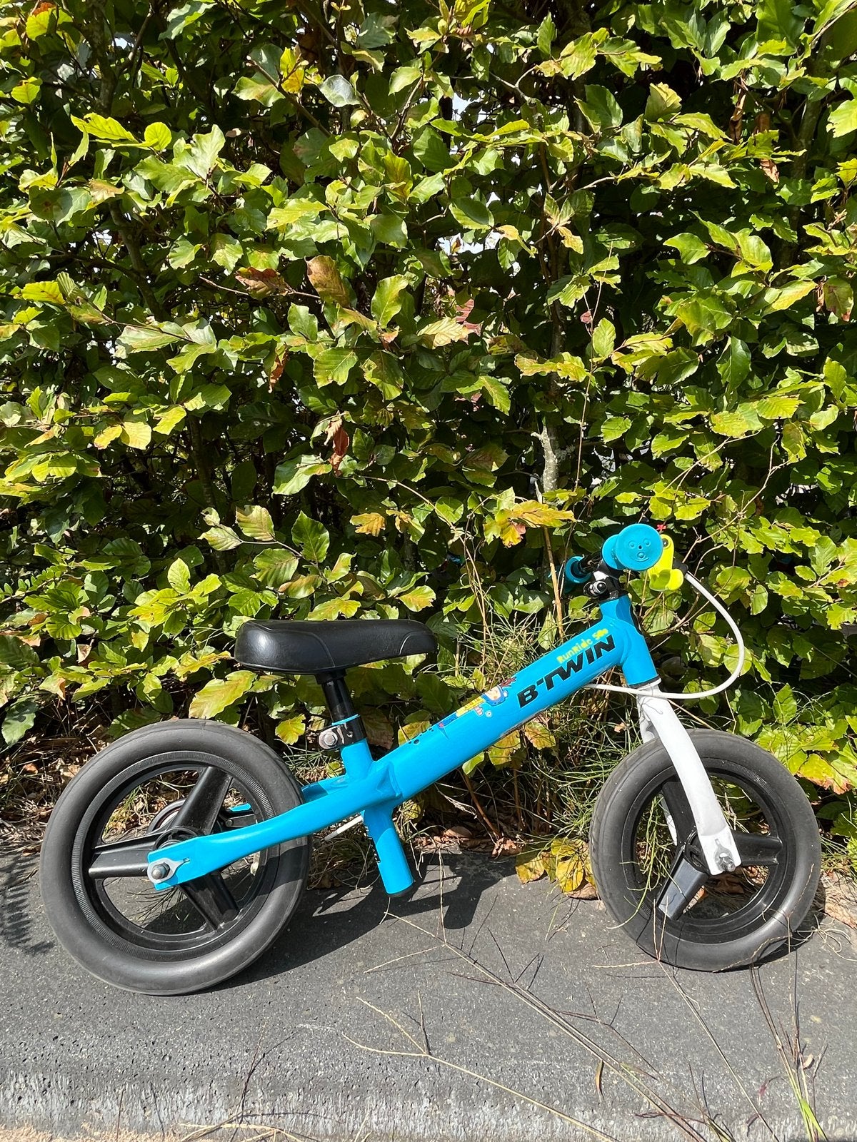 B'TWIN Runride 500 Loopfiets 10 inch Blauw, Ophalen, Gebruikt, Velgrem, Minder dan 16 inch
