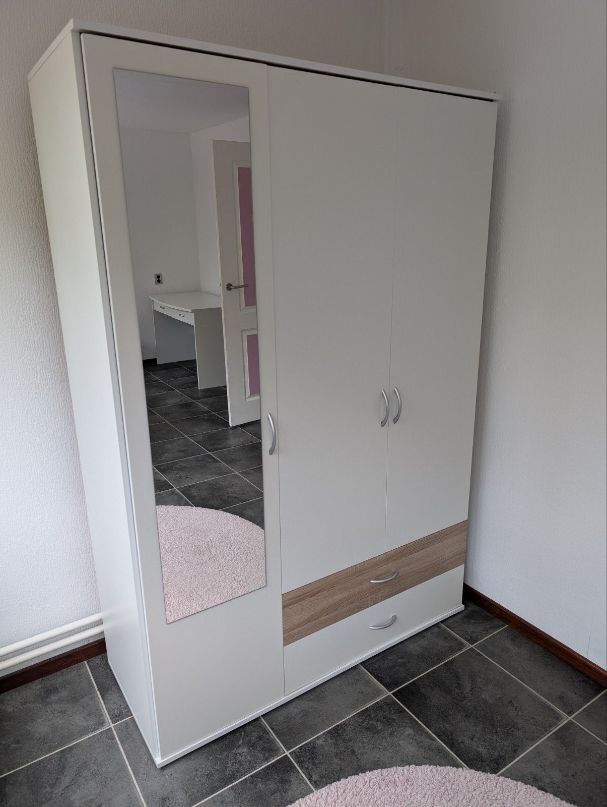 Complete tienerkamer set: kast, nachtkastje en bureau, Kinderen en Baby's, Ophalen, Zo goed als nieuw, Meisje