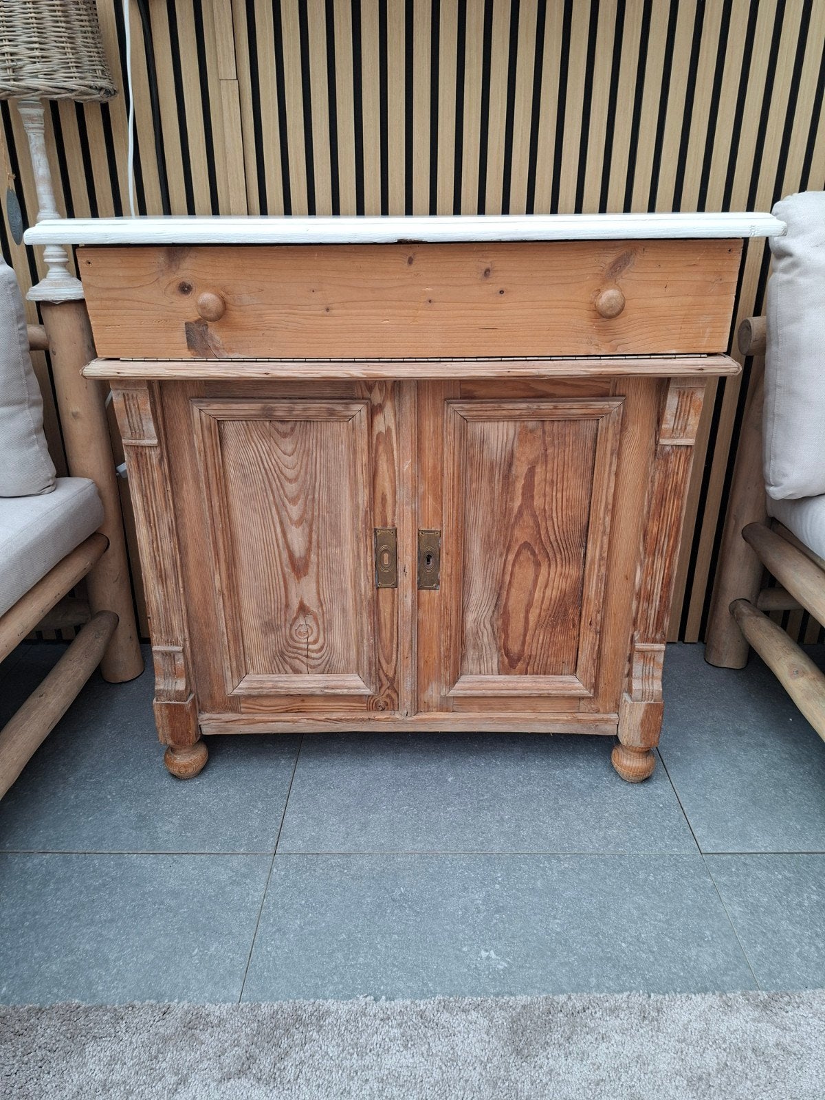 Vintage houten kastje met lade en deurtjes, Ophalen